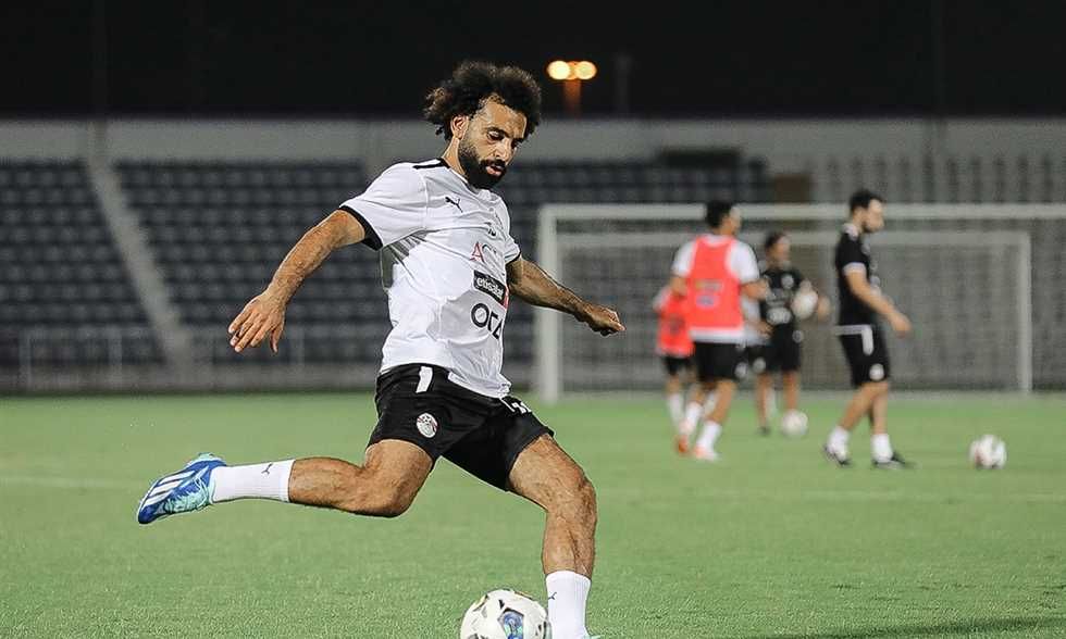تشكيل منتخب مصر - محمد صلاح يقود الهجوم.. وزيزو أساسي أمام الجزائر