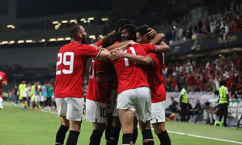 وصول بعثة منتخب مصر إلى القاهرة.. ورحيل المحترفين لأنديتهم مباشرة