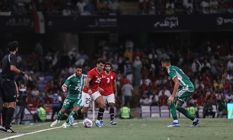 مدافع الجزائر: منتخب مصر أغلق علينا كل المنافذ
