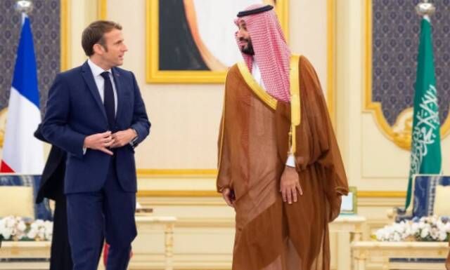 ولي العهد يؤكد لـ"ماكرون" ضرورة الوصول إلى حل عادل لإقامة دولة فلسطينية