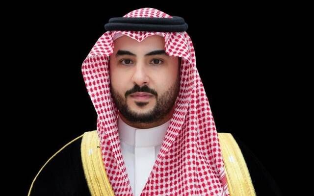 وزير الدفاع يتلقى اتصالاً هاتفياً من وزير القوات المسلحة الفرنسية
