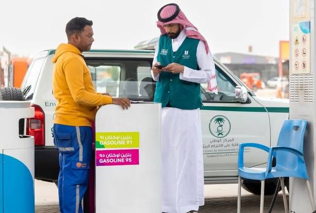 وزارة التجارة تراقب التزام محطات الوقود بالأسعار المقررة