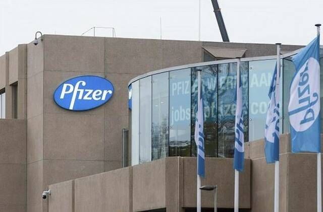 42% تراجعًا في إيرادات "فايزر" الأمريكية