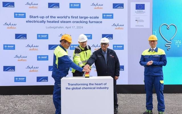 "سابك" و"باسف" و"ليندي" تفتتح أول فرن تكسير يعمل بالتسخين الكهربائي في العالم