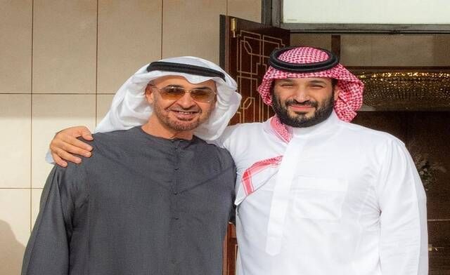 ولي العهد يلتقي برئيس الإمارات في المنطقة الشرقية