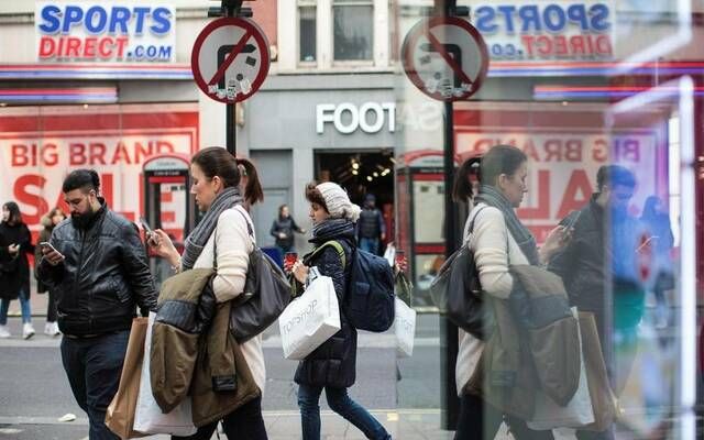 تراجع أسعار التجزئة في بريطانيا إلى أقل مستوى في عامين