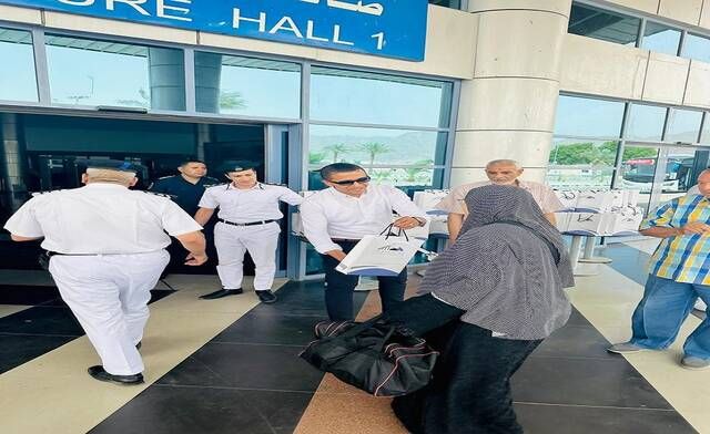 وزير النقل المصري يتابع تحرك أول أفواج الحج البري من ميناء نويبع البحري
