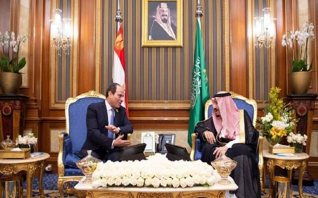 السيسي يهنئ خادم الحرمين الشريفين وولي العهد بمناسبة اليوم الوطني الـ94