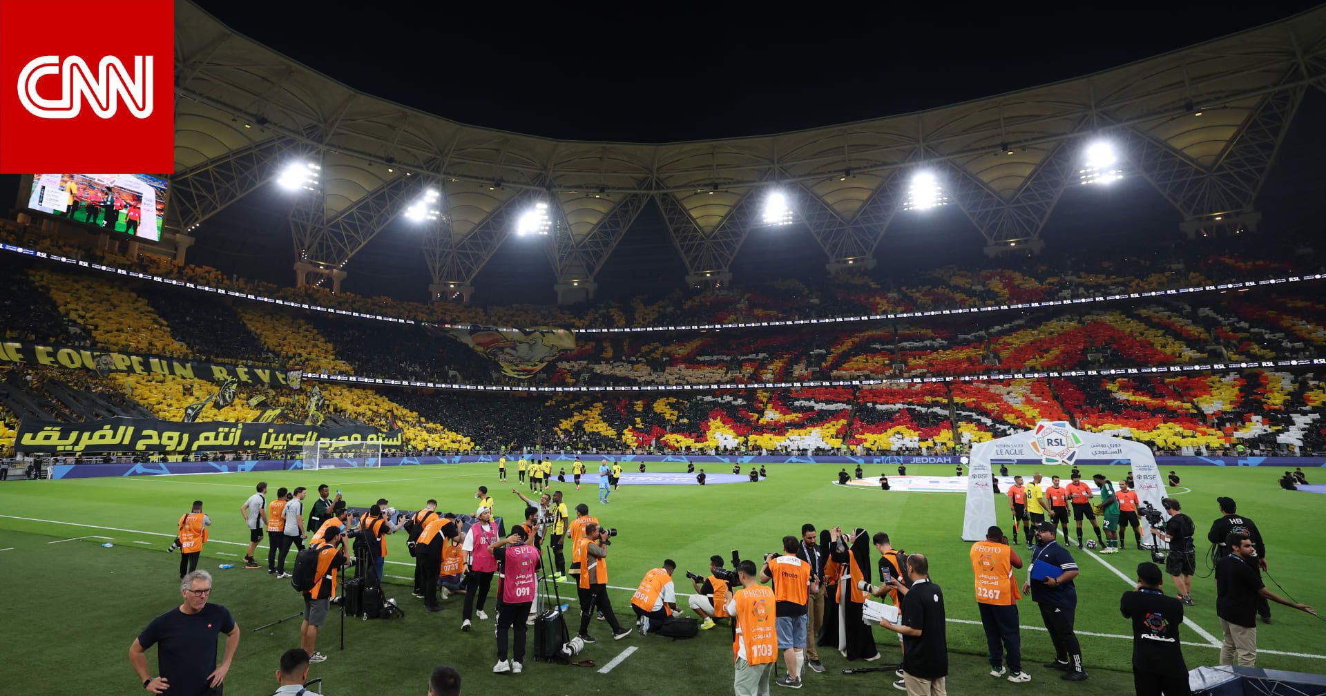 حمل عبارة قالها بنزيما.. "تيفو" جماهير الاتحاد بمباراة ضمك يثير تفاعلاً