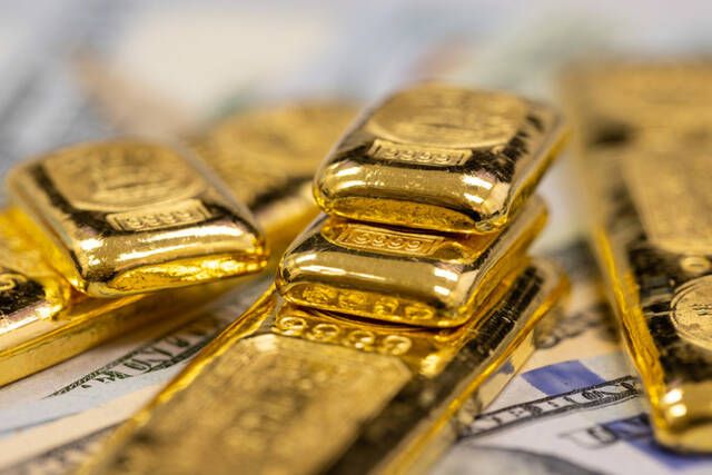 تراجع الذهب مع الإقبال على المخاطرة بدعم اتفاق أمريكا واليابان