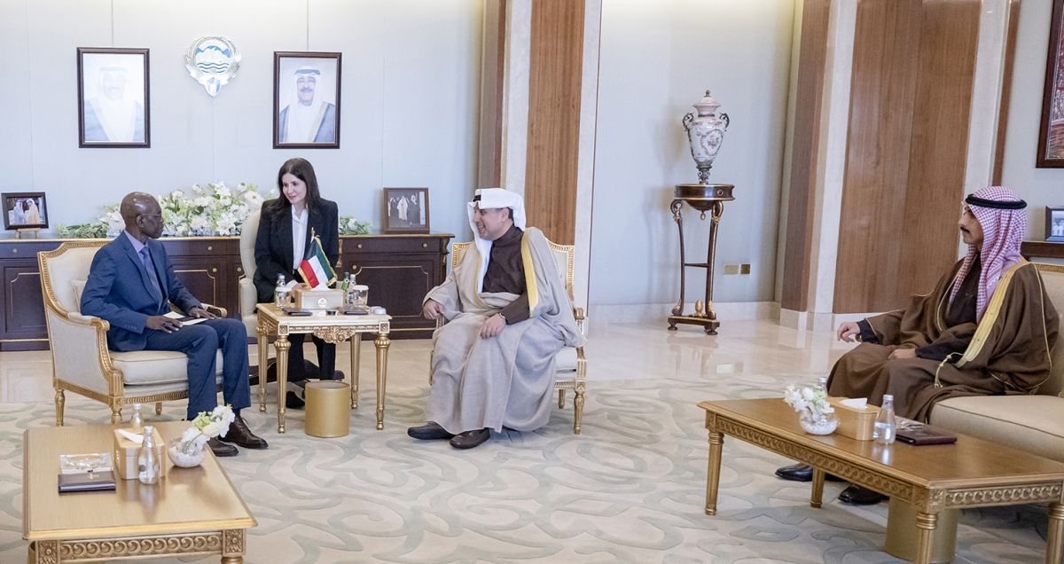 وزير الديوان الأميري ورئيس ديوان ولي العهد يستقبلان سفيري السنغال وجيبوتي