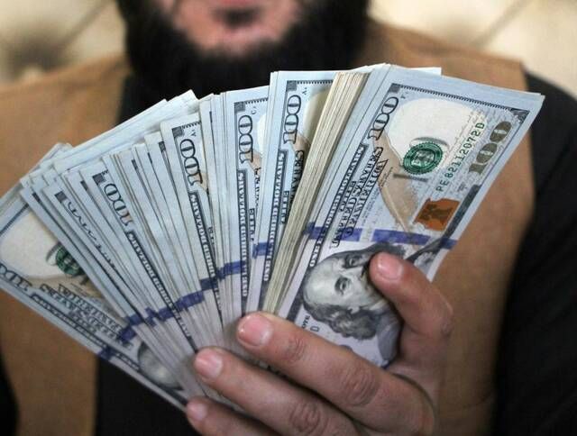 الدولار يرتفع بعد تباطؤ نمو الوظائف الأمريكية