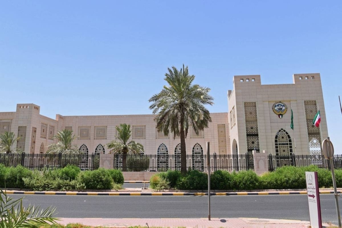 الخارجية تهيب بالمواطنين المتواجدين في طهران تجنب التواجد بالقرب من «التجمعات» أو «التظاهرات»