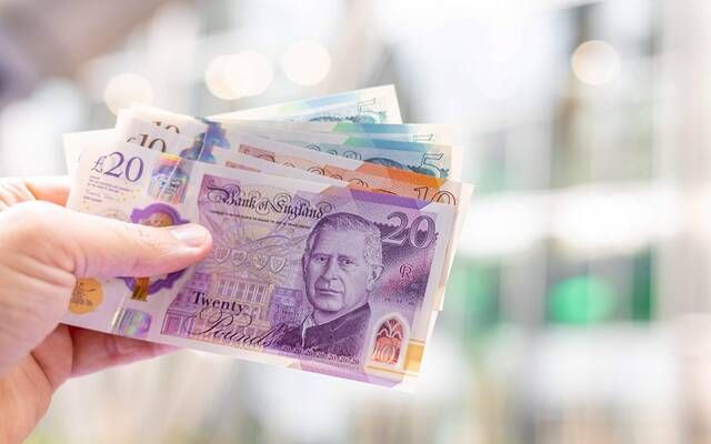 استقرار الإسترليني مع ترقب البيانات الاقتصادية البريطانية