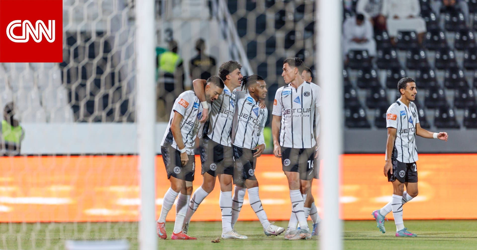 بصق على الحكم.. إيقاف لاعب في الدوري السعودي 10 مباريات