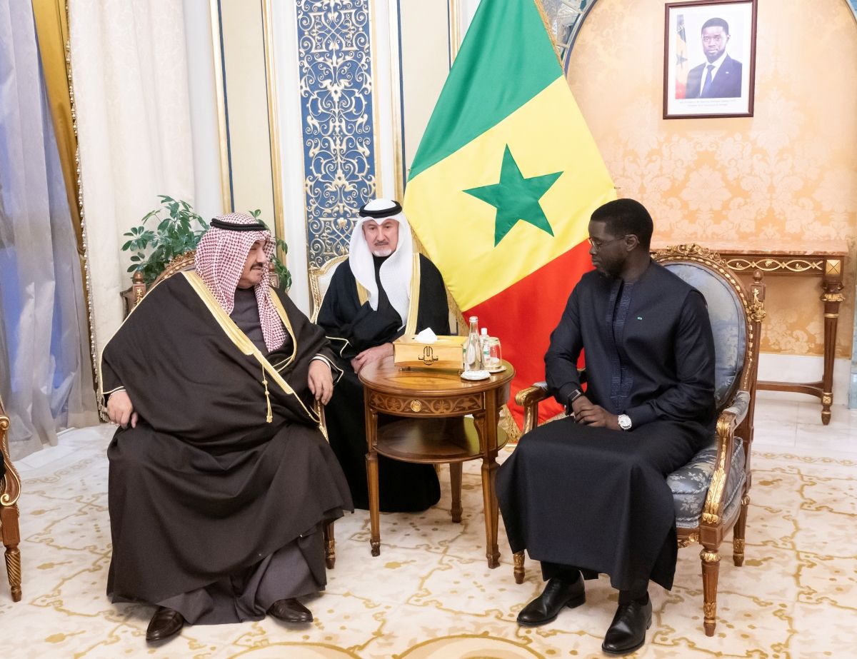 الرئيس السنغالي يستقبل المحمد واليوسف وسعود السالم