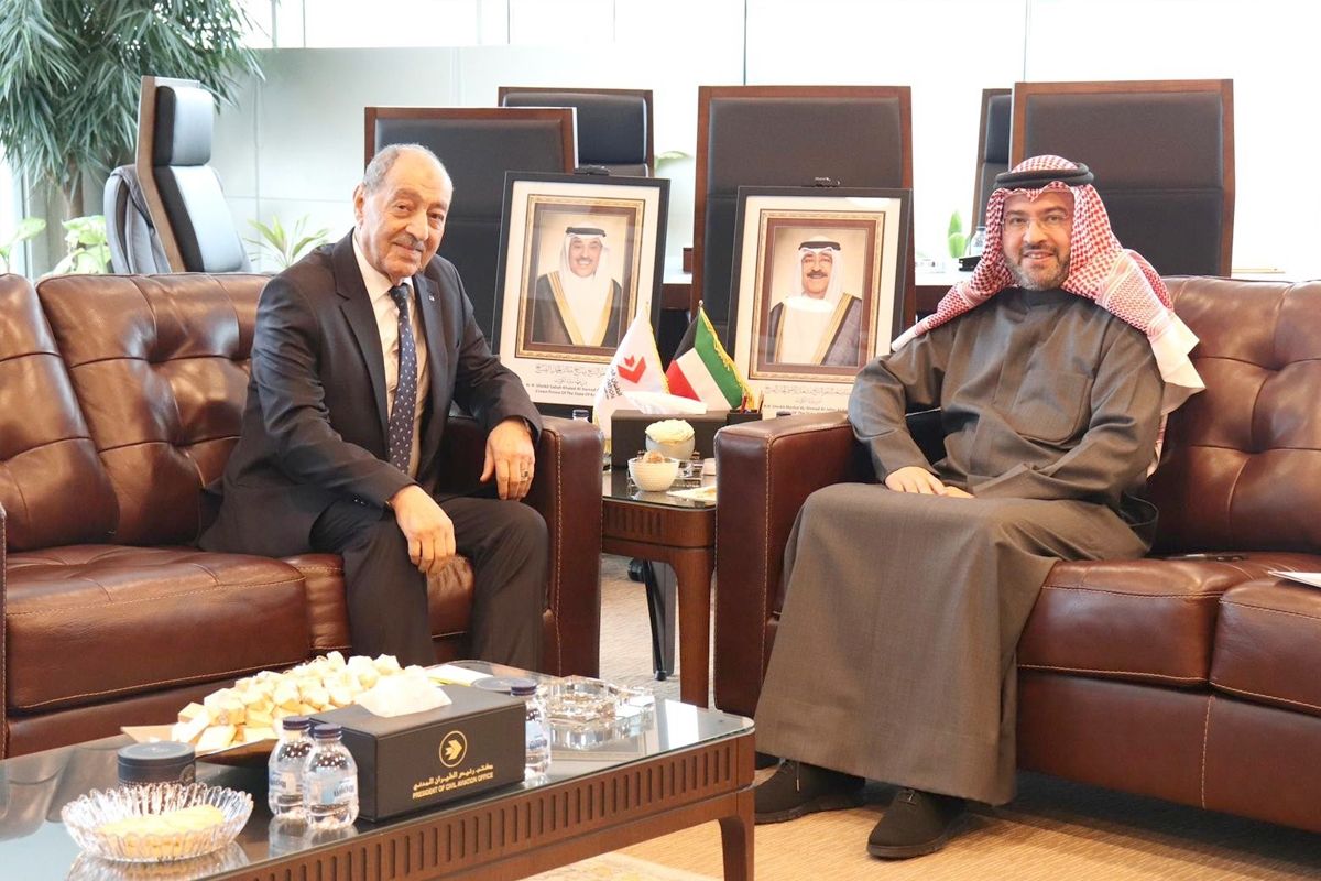 رئيس «الطيران المدني» يبحث مع الجزائر سبل التعاون