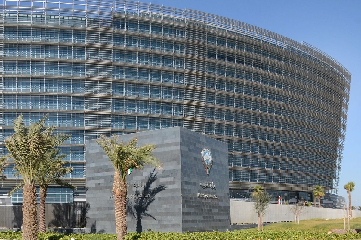 الطبطبائي مهنئاً طلبة الـ 12: نتائجكم تعكس جديتكم واجتهادكم