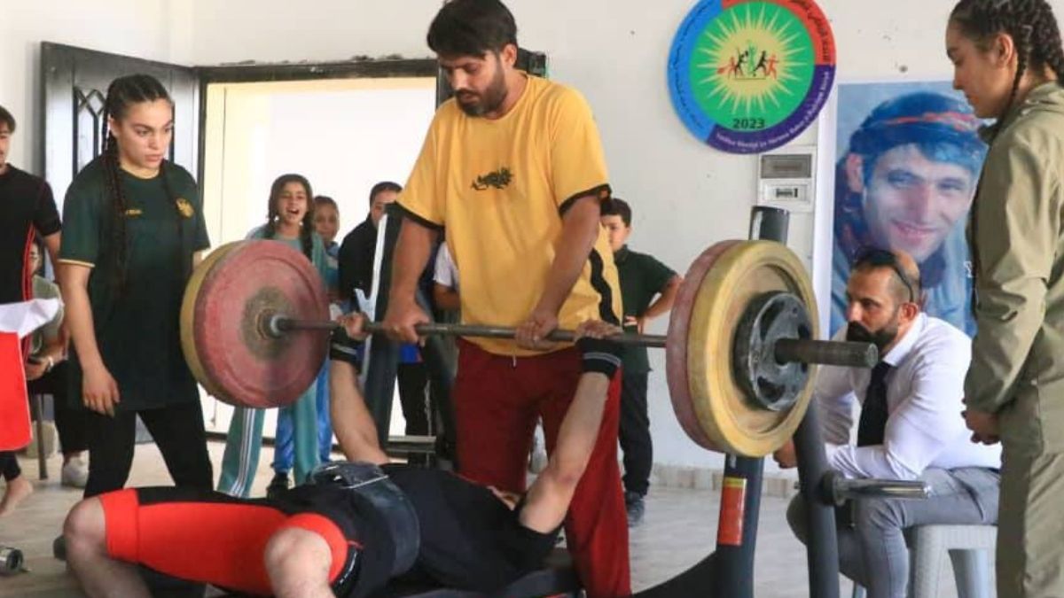 ملاعب “الأمة الديمقراطية”.. هيكلية الرياضة وأدلجتها شمال شرقي سوريا