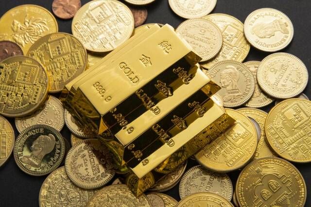الذهب يقترب من 4700 دولار والفضة تصعد 4.4%