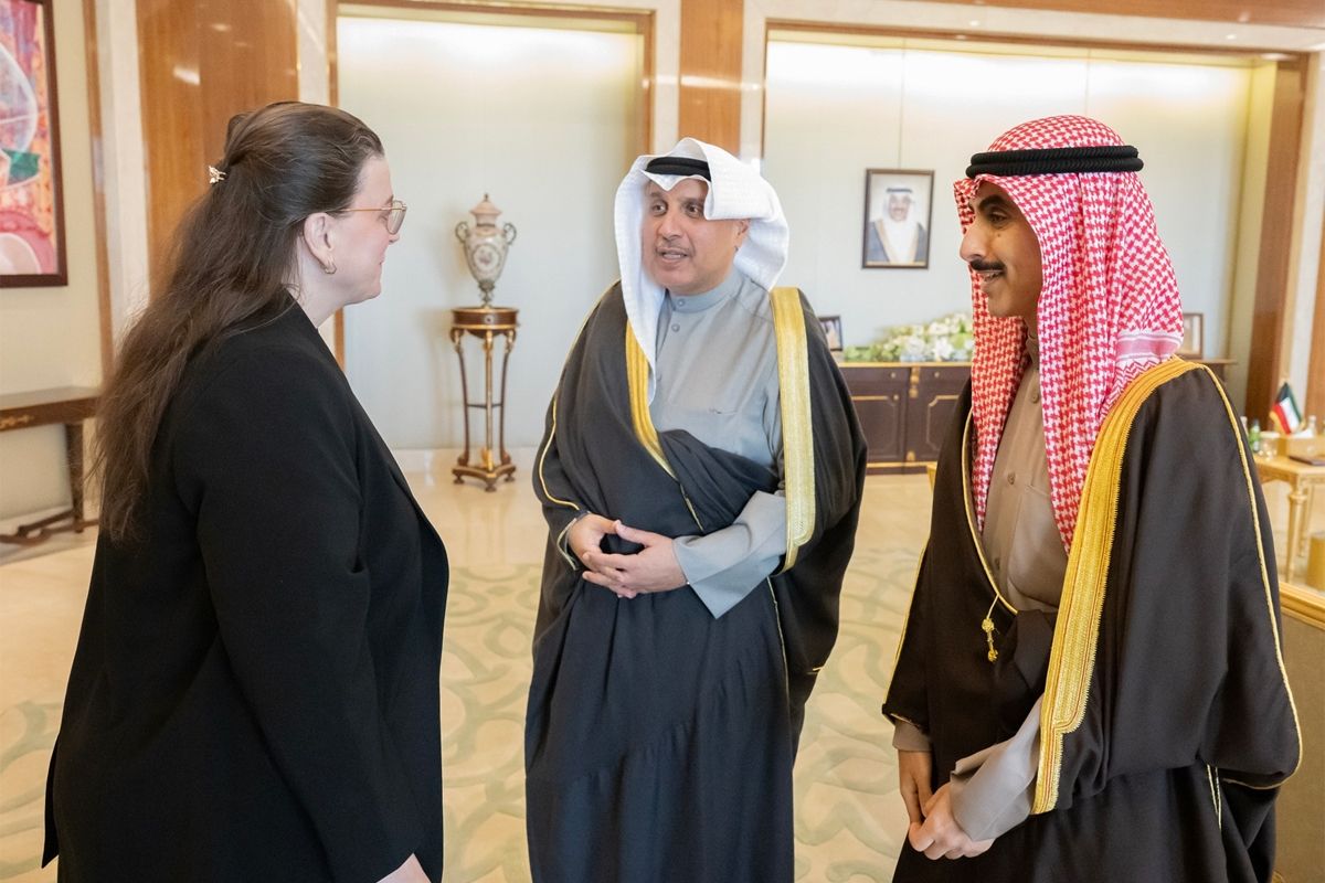 وزير «الديوان الأميري» ورئيس ديوان ولي العهد يستقبلان سفيري بلجيكا وكندا