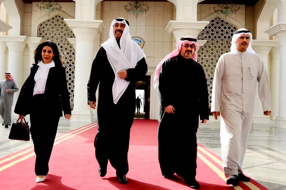وفد رسمي كويتي برئاسة وزير الدفاع يتوجه إلى الإمارات