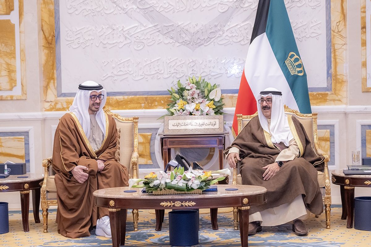 سمو أمير البلاد يستقبل نائب رئيس الوزراء وزير الخارجية الإماراتي