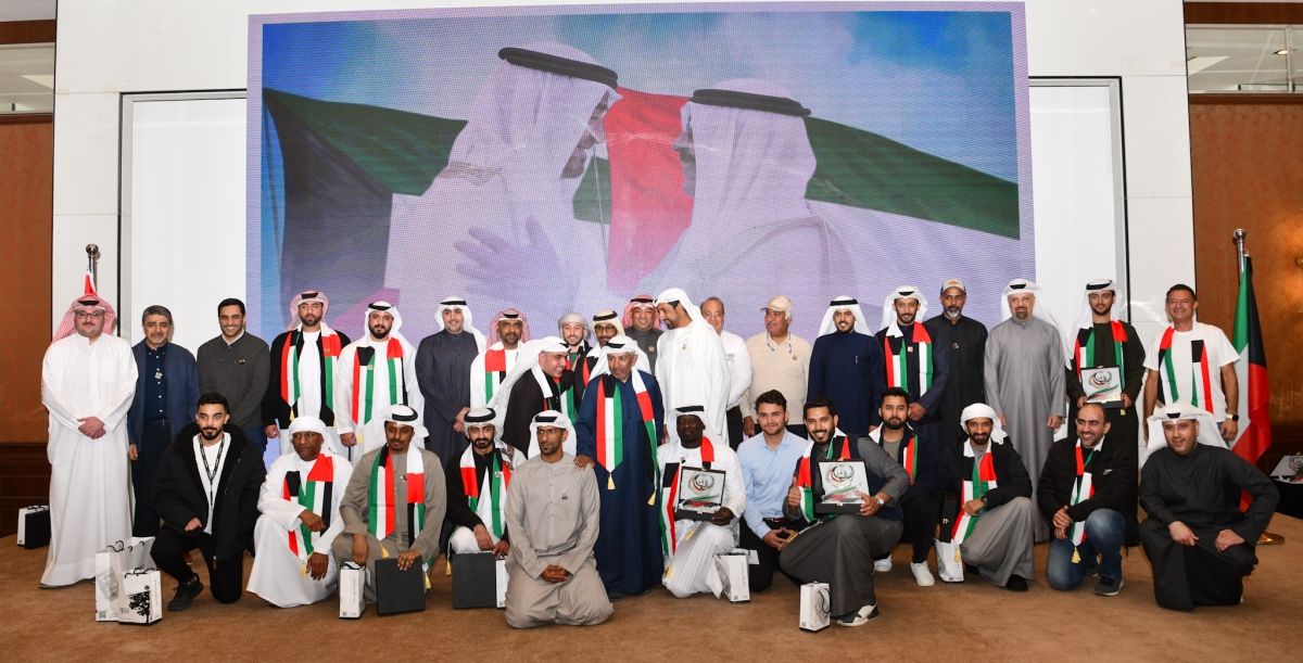«الرياضات الجوية» الكويتي و«الجزيرة للطيران» الإماراتي يكرمان الطيارين المشاركين بـ «مسيرة المحبة»