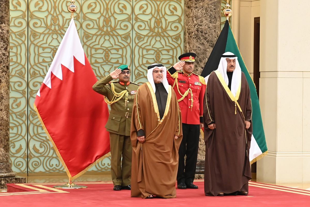 ولي العهد البحريني يصل إلى البلاد في زيارة رسمية