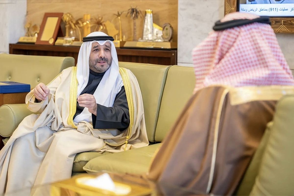 سفير الكويت لدى السعودية يبحث مع أمير الرياض العلاقات الثنائية الوطيدة والمتجذرة