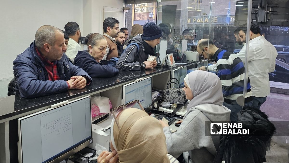 تداول محدود لليرة الجديدة ومواطنون يفضلون الدولار