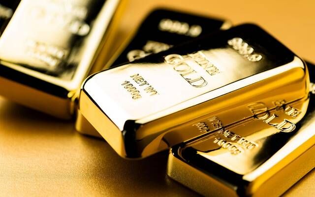الذهب يتراجع متأثرًا بارتفاع الدولار وأسعار النفط