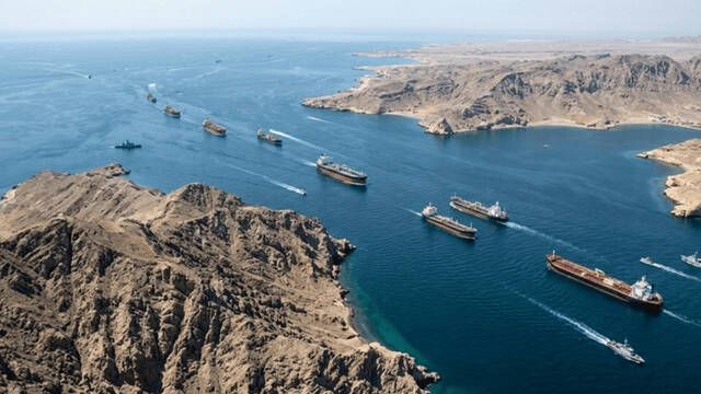 الحرس الثوري الإيراني يعفي العراق من قيود مضيق هرمز