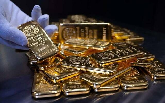 الذهب يهبط 10 جنيهات خلال منتصف التعاملات