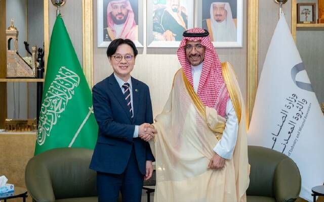 وزير الصناعة يبحث تعزيز التعاون مع كوريا بمجالات التصنيع المتقدم والتحول الصناعي