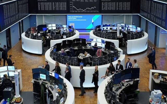 الأسهم الأوروبية ترتفع وسط ترقب محادثات إيران وأزمة بريطانيا السياسية