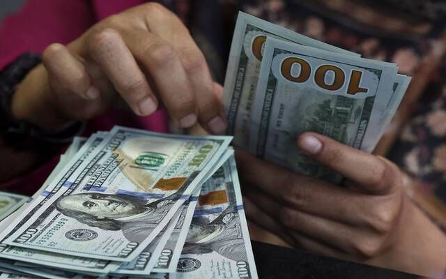تراجع الدولار بعد بيانات وظائف أمريكية دون التوقعات