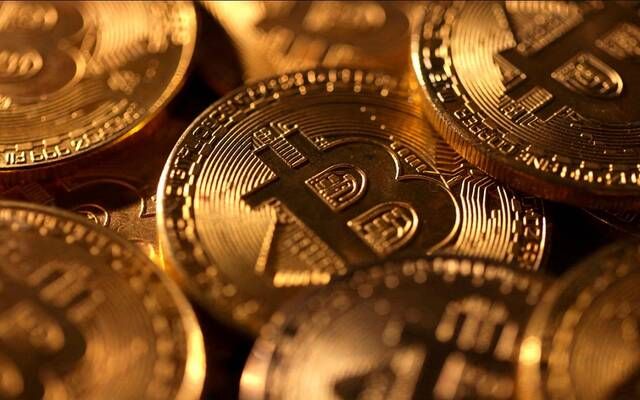 البيتكوين تتجاوز 64 ألف دولار وتتجه لمكاسب أسبوعية