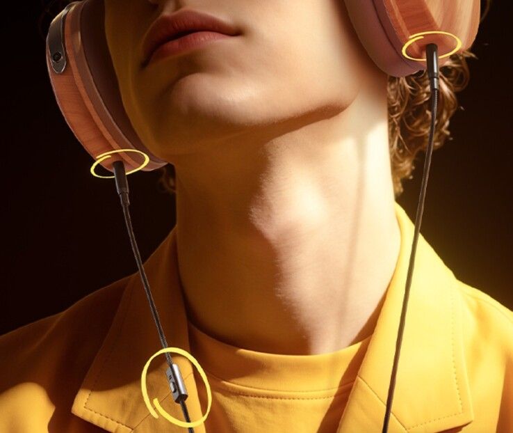 The Fiio Snowsky Nature headphones come use a detachable cable with an in-line remote control.