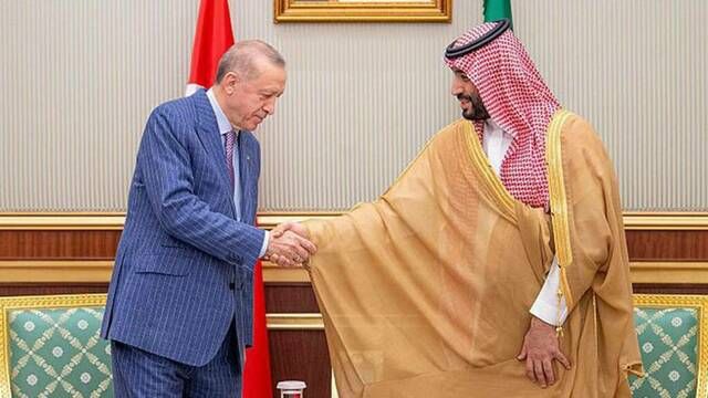 ولي العهد وأردوغان يبحثان تعزيز العلاقات ومستجدات المنطقة