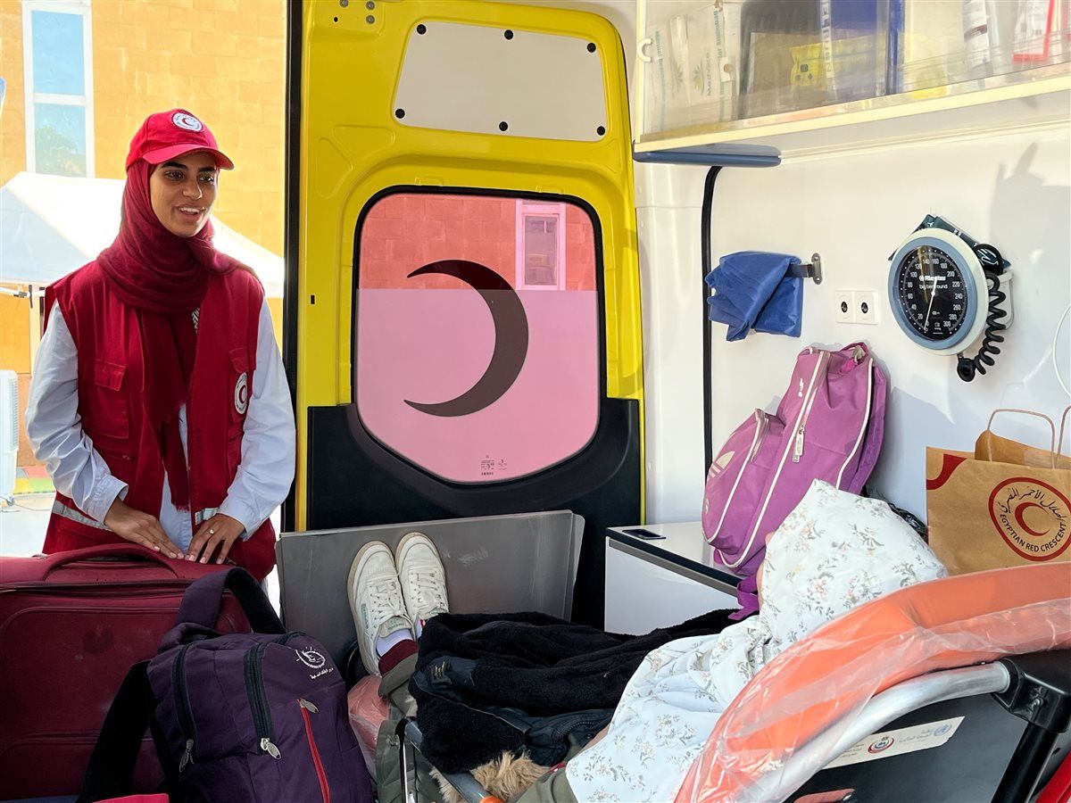  فرق الهلال الأحمر المصري تقدم الخدمات الإنسانية والإغاثية للأشقاء الفلسطينيين، فيتو 