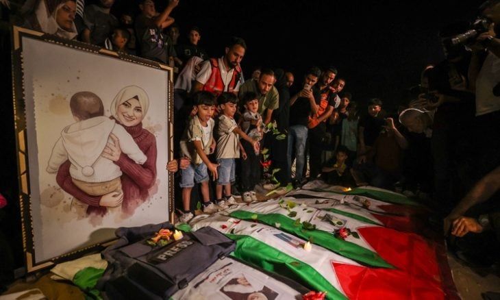 غزة تودّع 105 شهداء انتُشلت جثامينهم من تحت أنقاض “مربع التاج”
