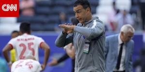 تصرف مُثير من عصام الحضري مع عمرو السولية في مباراة مصر والكويت