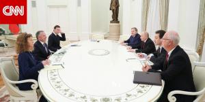 مساعد بوتين يكشف كيف انتهت محادثات روسيا وأميركا بشأن اتفاق السلام بأوكرانيا