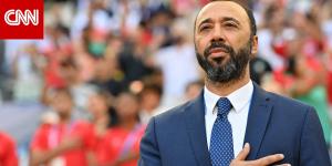 مهارة مدرب المغرب بترويض الكرة بطريقة فنية في مباراة سوريا تثير تفاعلا