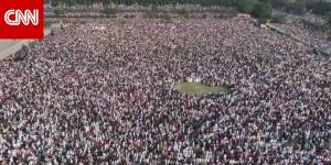 بجنازة مهيبة حضرها عشرات الآلاف.. شاهد وداع شريف عثمان هادي في بنغلاديش