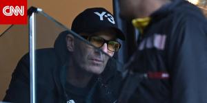 ساند ابنه لوكا.. لقطات من تواجد زيدان في ملعب مباراة الجزائر والسودان