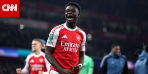 هدية "غير متوقعة" من بوكايو ساكا لمشجع بعد مباراة أرسنال وبرايتون