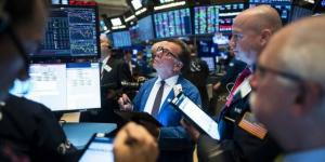 صناديق التحوط تبيع الأسهم العالمية بأسرع وتيرة في 13 عاماً