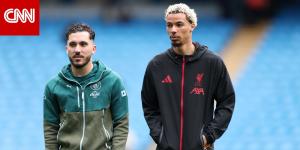 موقف "محرج" على دكة البدلاء..ريان شرقي يرتدي قميص لاعب ليفربول ثم يُطلب منه خلعه